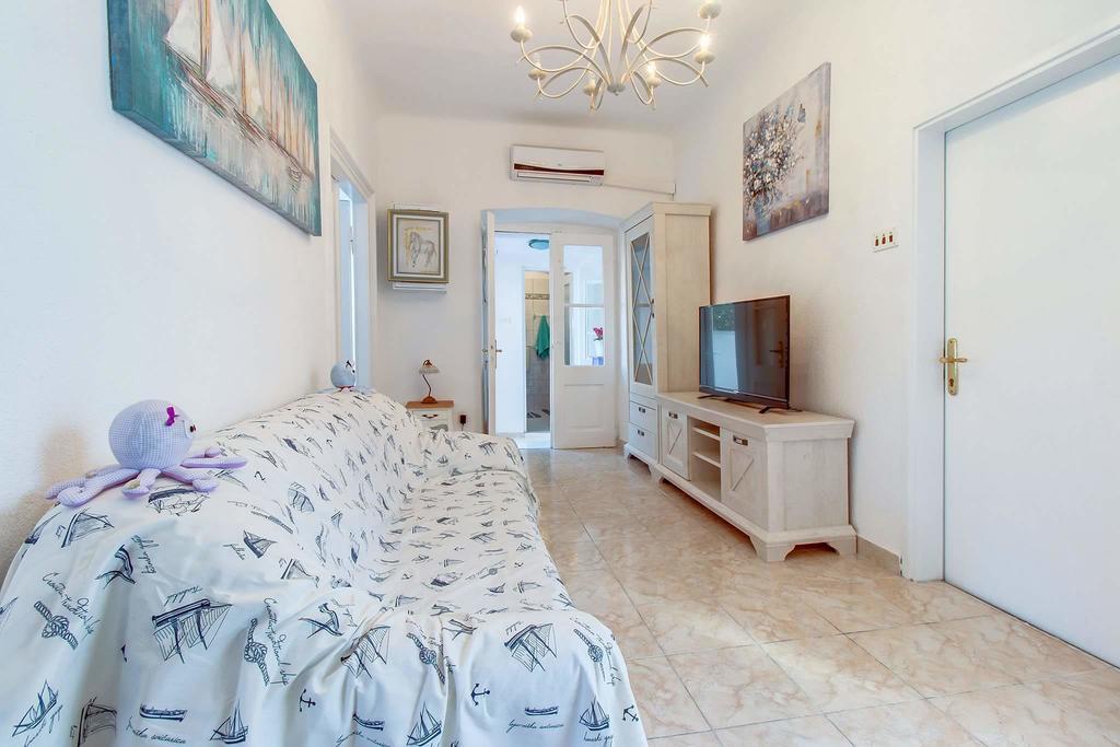 Narcis Central Apartment With Sea & City Views Veli Lošinj Екстериор снимка