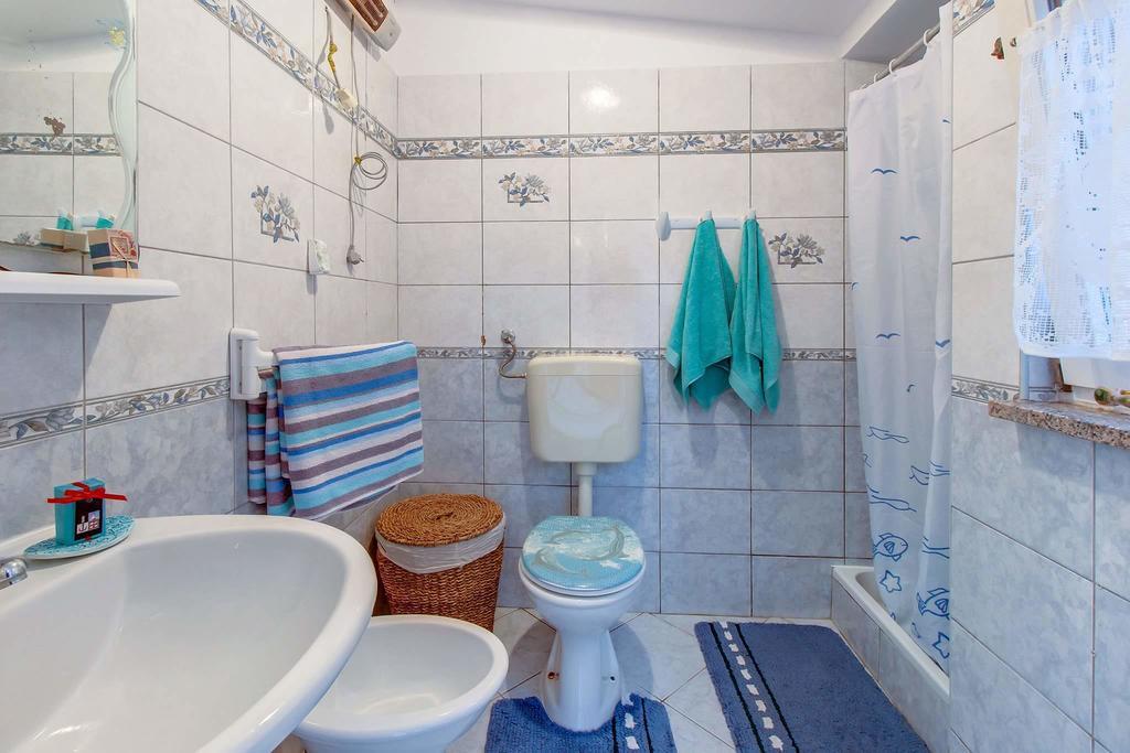 Narcis Central Apartment With Sea & City Views Veli Lošinj Екстериор снимка