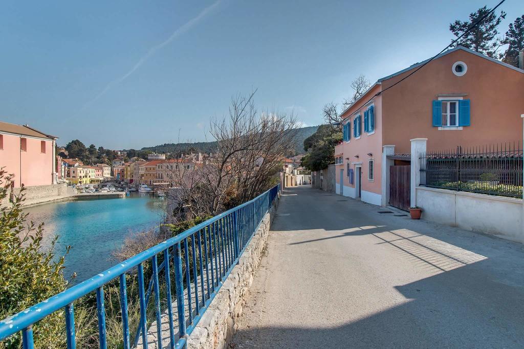 Narcis Central Apartment With Sea & City Views Veli Lošinj Екстериор снимка